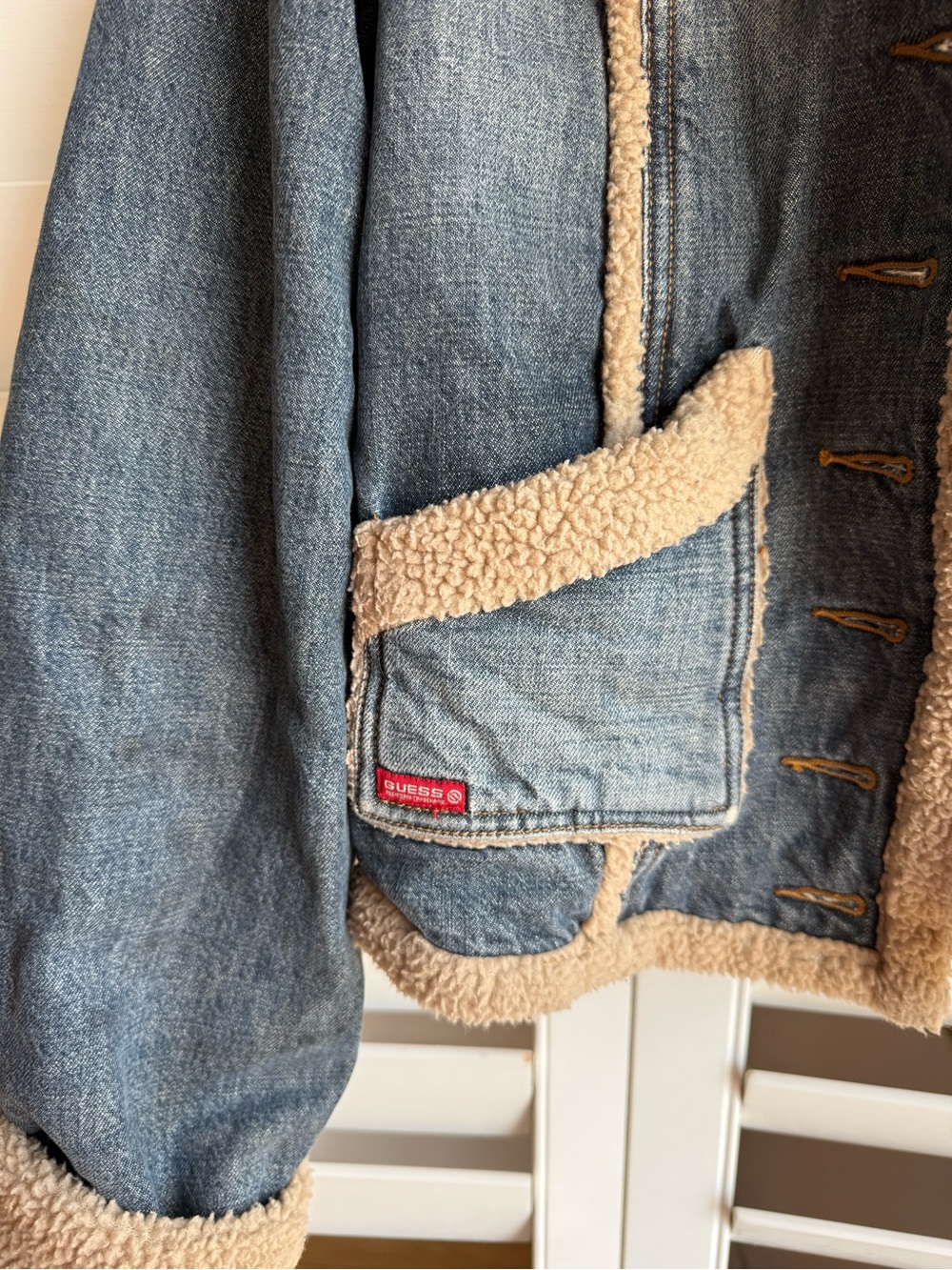 y2k Guess Denim Sherpa-Lined Jacket in Blue and Tan sz M - Picture 2 of 7